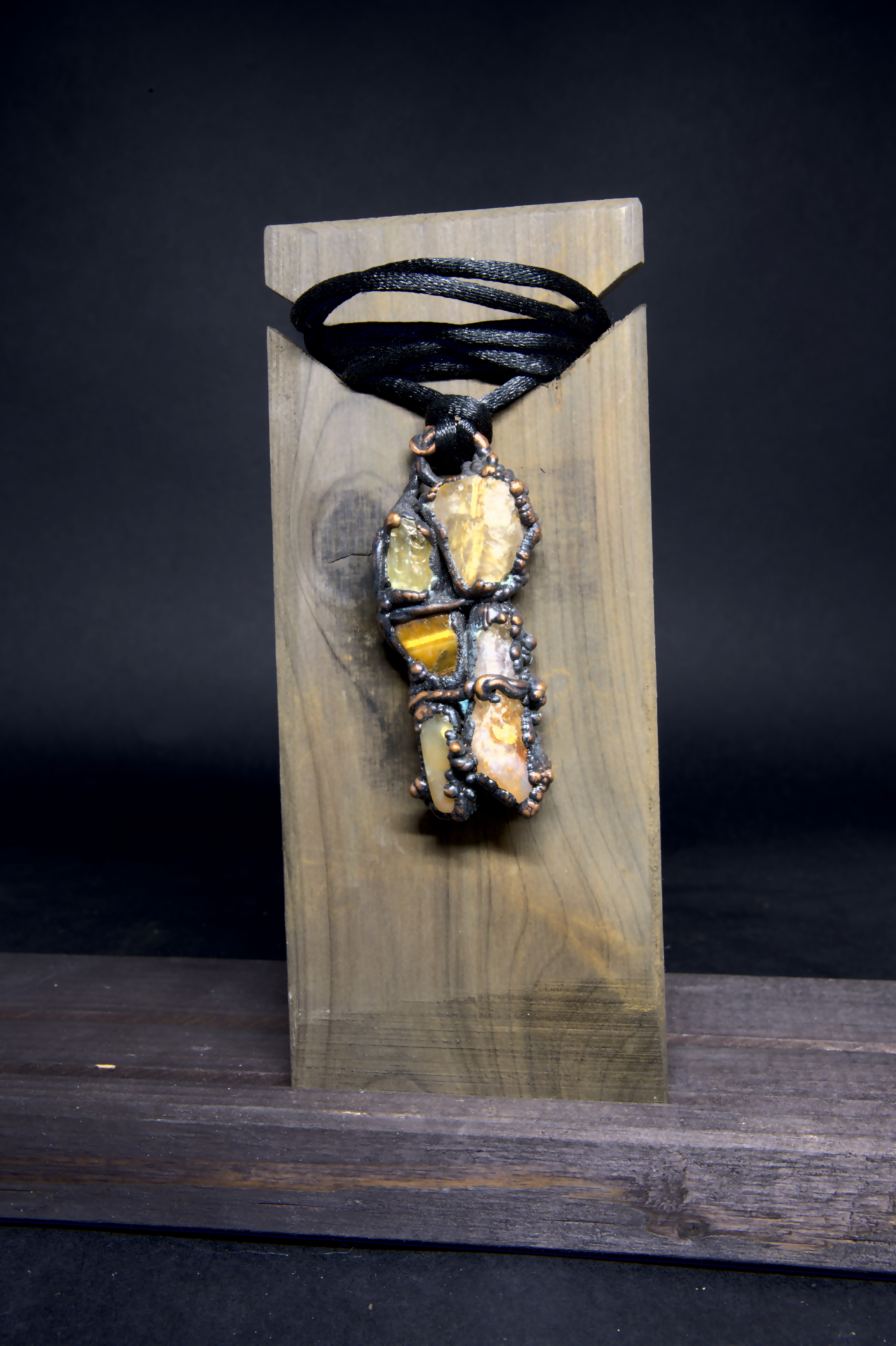 Golden Honeycomb Wanderer's Charm