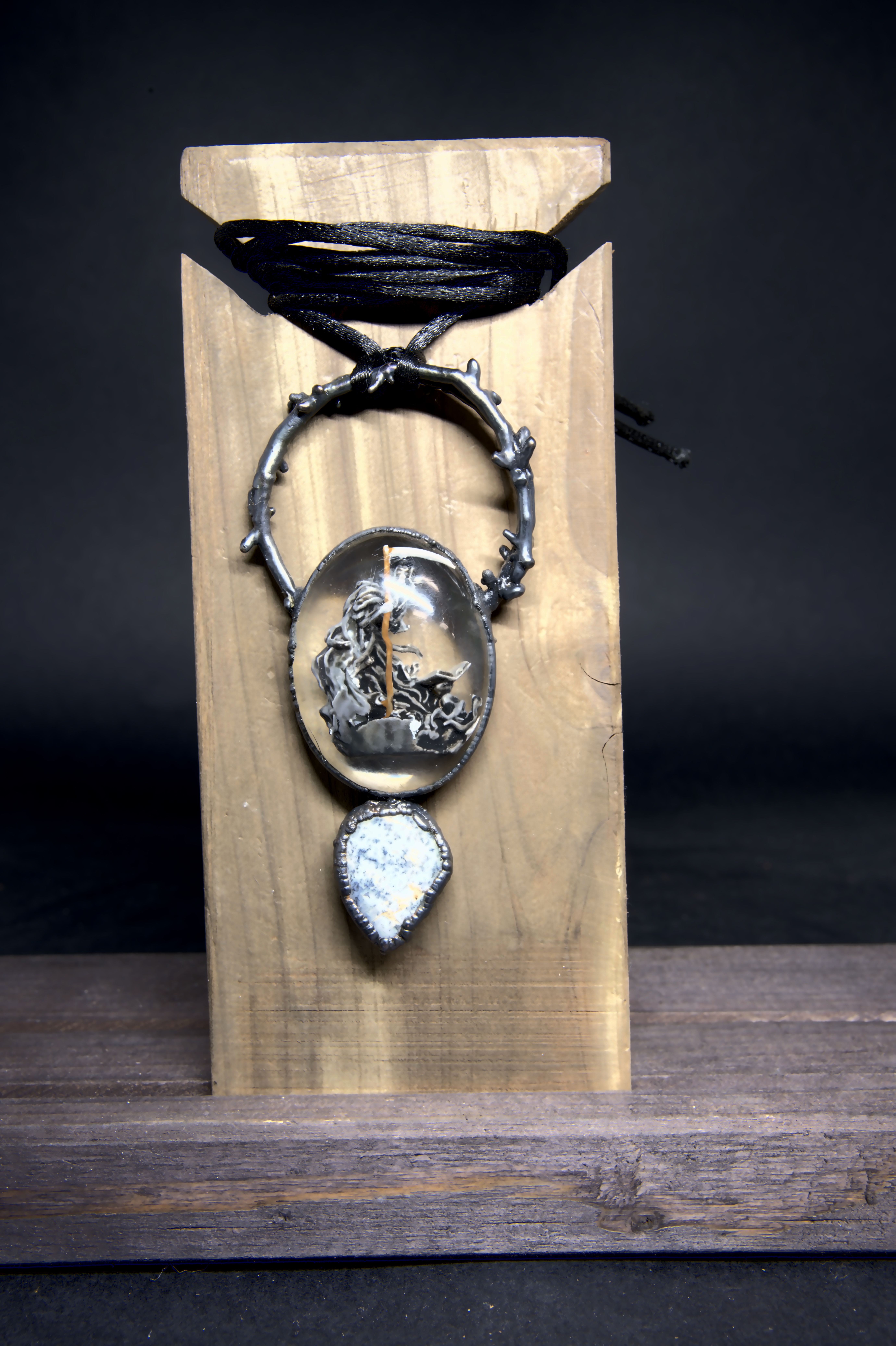 Merlinite Witch's Scrying Mirror