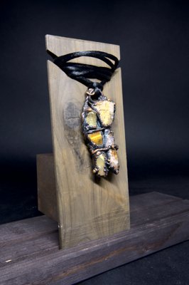 Golden Honeycomb Wanderer's Charm